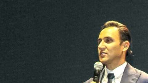 El portero tico del Real Madrid, Keylor Navas, acompañado de su esposa Andrea Salas, asiste a la presentación del filme basado en su vida en su natal Costa Rica. (Foto: EFE/Alexander Otálora)