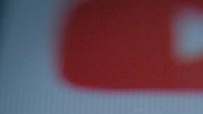 El Fire TV es un reproductor multimedia de Amazon que se enchufa directo al televisor, como el Chromecast de Google.