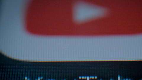 El Fire TV es un reproductor multimedia de Amazon que se enchufa directo al televisor, como el Chromecast de Google.