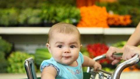 Muchos supermercados limpian regularmente con desinfectante sus instalaciones pero no los carritos de la compra