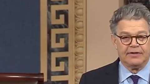Franken hizo su anuncio en el Senado.