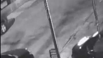 Las autoridades buscan a los sospechosos del ataque.