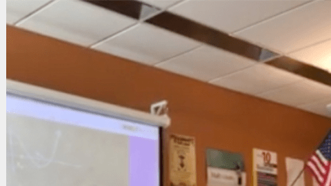 Los alumnos de secundaria Volcano Vista, en Albuquerque, Nuevo México le dan un regalo sorpresa a su profesor.