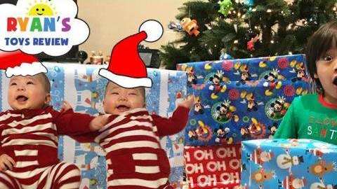 Mientras el niño descubre nuevos juguetes cada semana, sus padres reciben millones de dólares en un negocio redondo