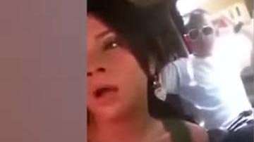 En el caso de esta chica, ésta niega que esté con dos hombres a la  vez.