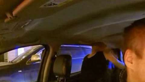 La escena sexual ocurrió mientras la pareja viajaba por la capital rusa.