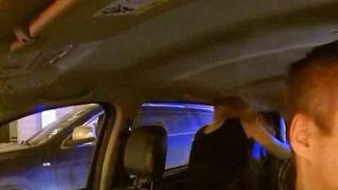 La escena sexual ocurrió mientras la pareja viajaba por la capital rusa.