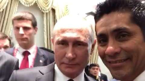El presidente ruso Vladimir Putin y el portero Jorge Campos