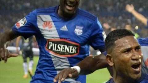Emelec le pegó 4-2 a Delfín en la ida de la final del fútbol de Ecuador.