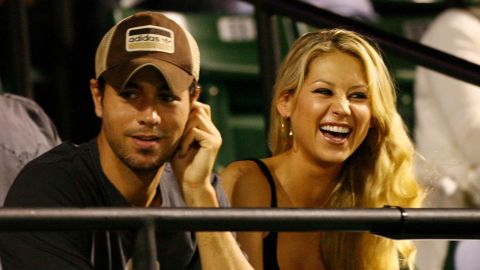 Enrique Iglesias y Anna Kournikova juntos en una foto del 2009