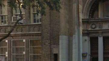 La secundaria Washington Irvington Campus ubica en 40 Irving Pl.