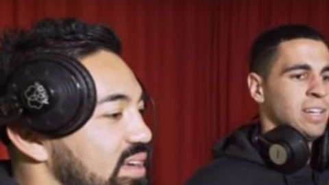 El mexicano Marco Fabián y sus compañeros del Eintracht Frankfurt cantando villancicos.