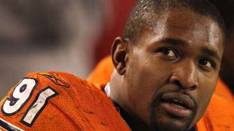 Amobi Okoye perdió la memoria por 145 días, cuando jugaba con Chicago Bears