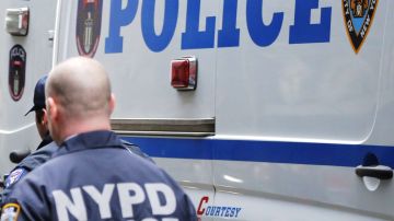 La División de Servicios de Emergencias del NYPD cumplía con una orden para inspeccionar el apartamento.