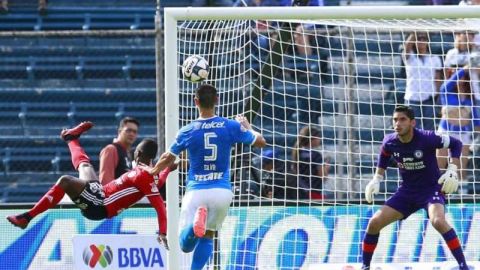 Un golazo de chilena del colombiano Avilés Hurtado fue nominado para el premio Puskas