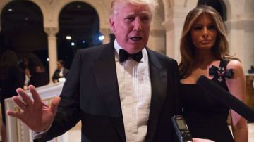 Trump dice en una cena en Mar-A-Lago que su ley de impuestos los "hizo más ricos a todos"