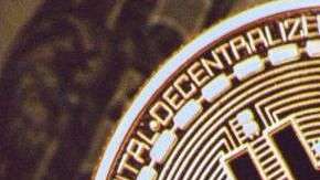 Los "mineros" de bitcoins prueban números al azar para descifrar los complejos algoritmos de las transacciones