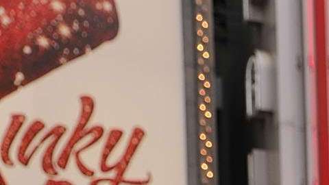 El 20 de noviembre, Steyer presentó la campaña en Times Square.