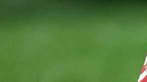 El jugador de los Saints de New Orleans Alvin Kamara usó un calzado 'navideño' Adidas de color diferente al uniforme, algo prohibido por la NFL.
 (Foto: Sean Gardner/Getty Images)