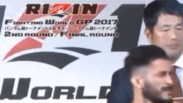 Ian McCall y Manel Kapel se dieron de golpes durante la ceremonia de pesaje
