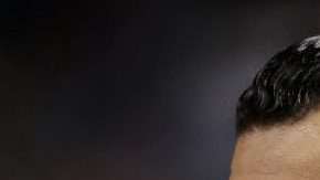 Adrián Gonz��lez pasó mucho tiempo de la pasada temporada mirando desde el banquillo de los Dodgers.