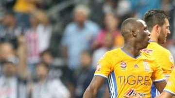 Jugadores de Tigres y Monterrey durante un partido de la Liga MX, (Foto: Imago7)