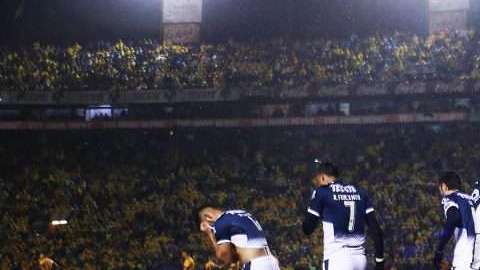 Nahuel Guzman de Tigres se lamenta de su error ante Monterrey en la Final del Apertura 2017 de la Liga MX. (Foto: Imago7)