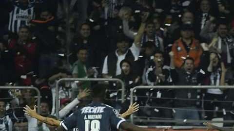 Dorlan Pabón de Rayados festeja su gol a Tigres en la vuelta de la final del Apertura 2017 de la Liga MX. (Foto: Imago7/Etzel Espinosa)