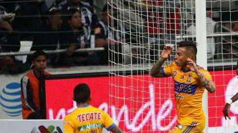 El chileno Eduardo Vargas festeja su gol, durante el juego de vuelta de la Final del Apertura 2017 de la Liga MX frente a Rayados. (Foto: Imago7)