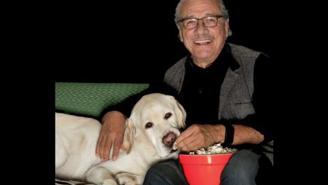 Edward James Olmos y su perro Moe.