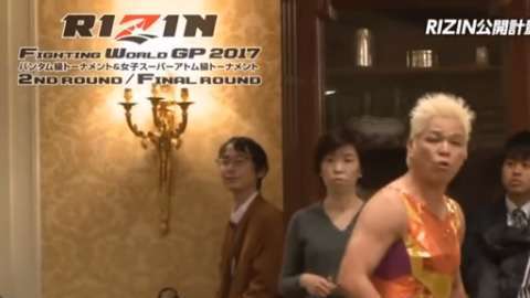 La japonesa Shinobu Kandori se retiró de lugar como protesta