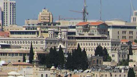 Las tres principales religiones tienen itios de culto aquí.