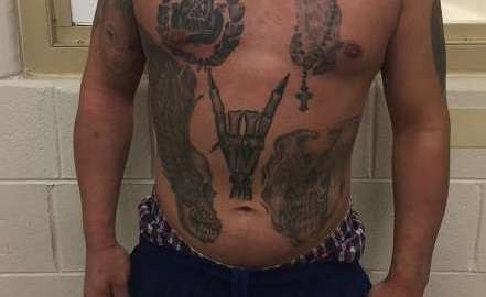 Algunos de los miembros detenidos recientemente en Long Island tienen tatuada "La Garra".