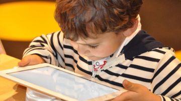 ¿Cómo reducir el tiempo que los niños pasan frente a pantallas?