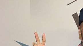 Los interesados en el papel deben tener su pasaporte al día y dominar el inglés.