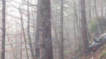 Imagen del Porsche encontrado en el bosque 30 años después de su desaparición.