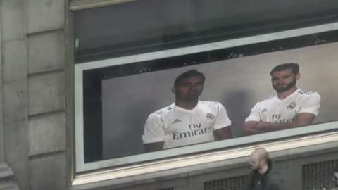 Jugadores del Real Madrid sorprendieron a paseantes de la Gran Vía