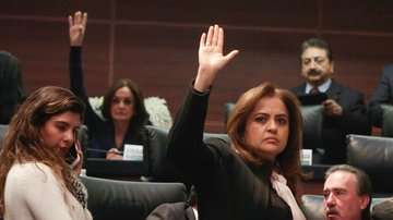 Senadores mexicanos aprueban en comisiones polémica ley. Twitter