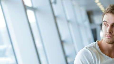 En estos aeropuertos coinciden muchos solteros en estas épocas de fiesta.