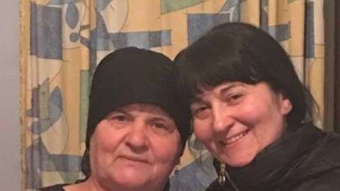 Tania fue cambiada al nacer y ahora, 39 años después, por fin ha conocido a su familia.