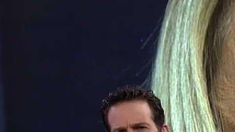 Carlos Loret de Mola en divertida parodia a Televisa