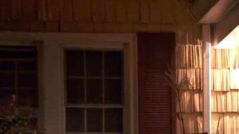 Durante sus operativos contra criminales, ICE detiene a cualquier indocumentado.