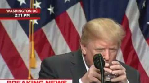 El lenguaje corporal del presidente Donald Trump siempre ha sido centro de debate.