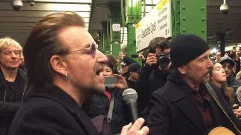 Bono y The Edge cantaron varios de sus éxitos.