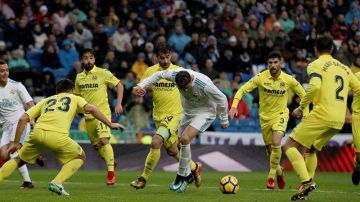 Cristiano Ronaldo contra todo el Villarreal. EFE