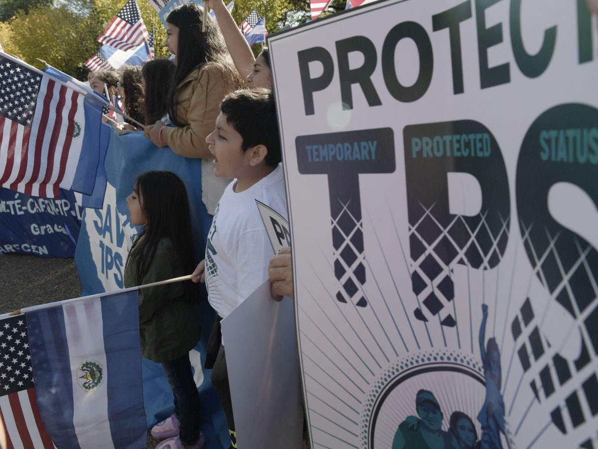 Miles de salvadoreños estarán en peligro de deportación tras la decisión del gobierno del presidente Donald Trump de cancelar su Estatus de Protección Temporal (TPS). 