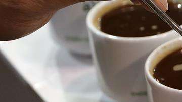 Beber dos o tres cafés al día es bueno para la vista, según científicos lusos.