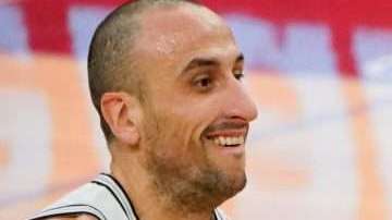 El argentino Manu Ginobili de los San Antonio Spurs en acción ante los Brooklyn Nets. (Foto: EFE/DARREN ABATE)