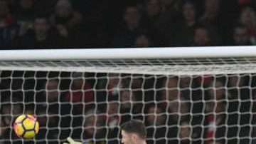 Vibrante empate entre Arsenal y Chelsea en la Premier League inglesa. Foto: EFE/FACUNDO ARRIZABALAGA