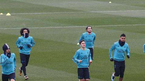 Jugadores del Real Madrid realizan una sesión de entrenamiento